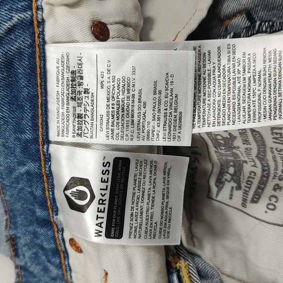 Levi Premium Jean Denim Bermuda Shorts Button and Zipper Closer Size 32 NWT - Picture 8 of 10